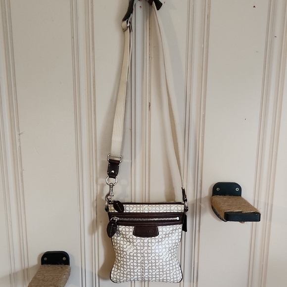 🖤Coach Rare Boutique Coach Cream Signature Crossbody Bag With Pink Interior - Picture 4 of 13